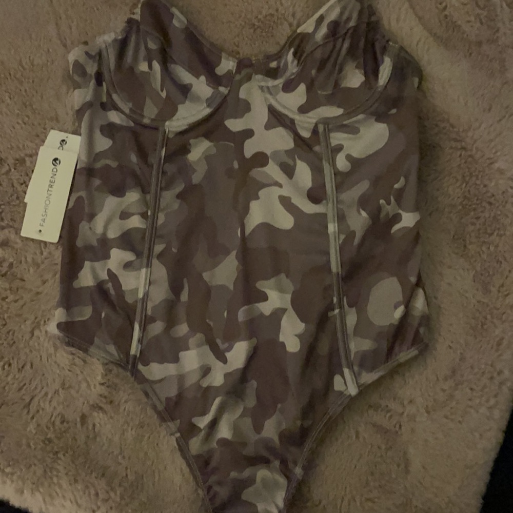 Camo body suit - Picture 2 of 3